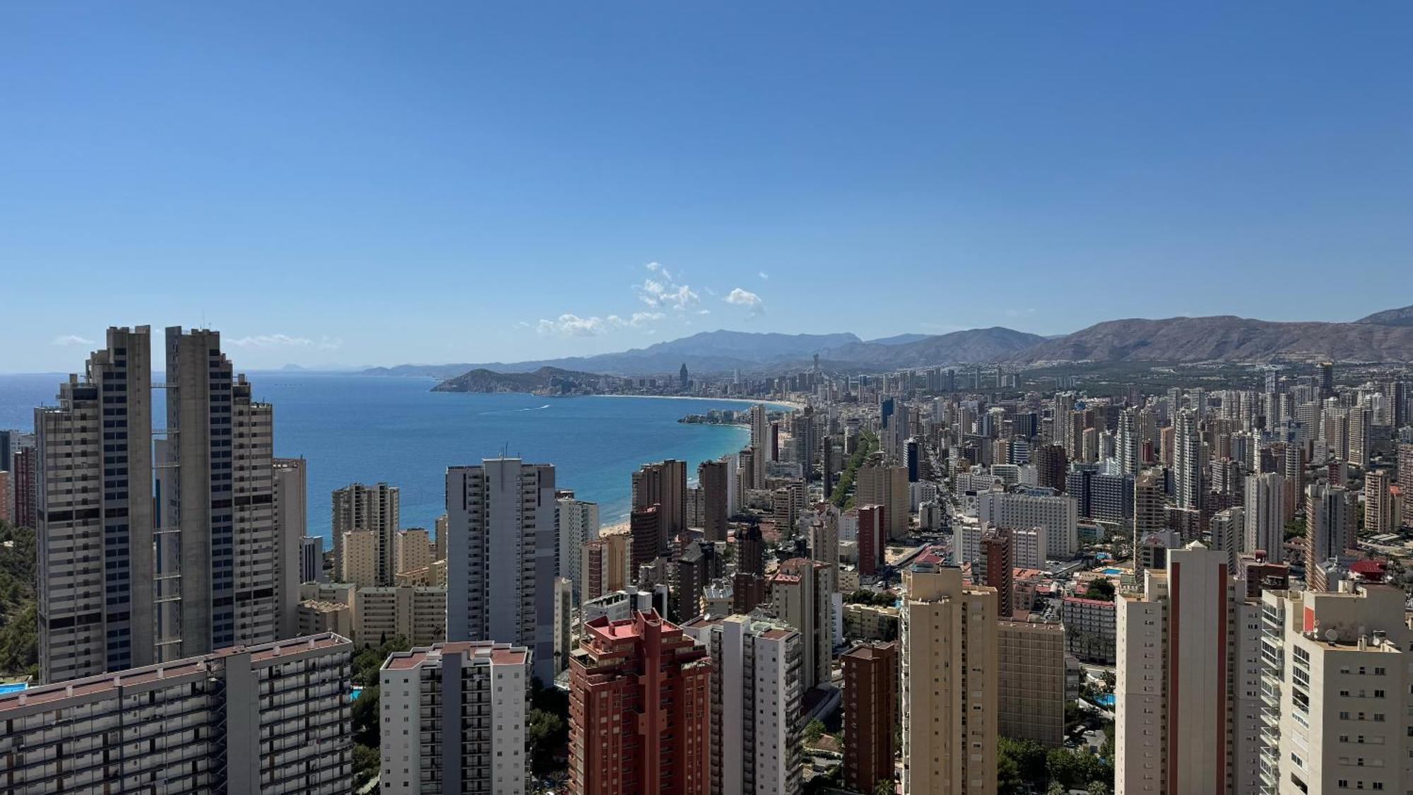 2-Bedroom Apartment With Sea Views Benidorm Bagian luar foto